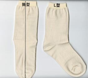 オリジナル靴下を製造するときの「筒型」と「L型」形状の違いとは？